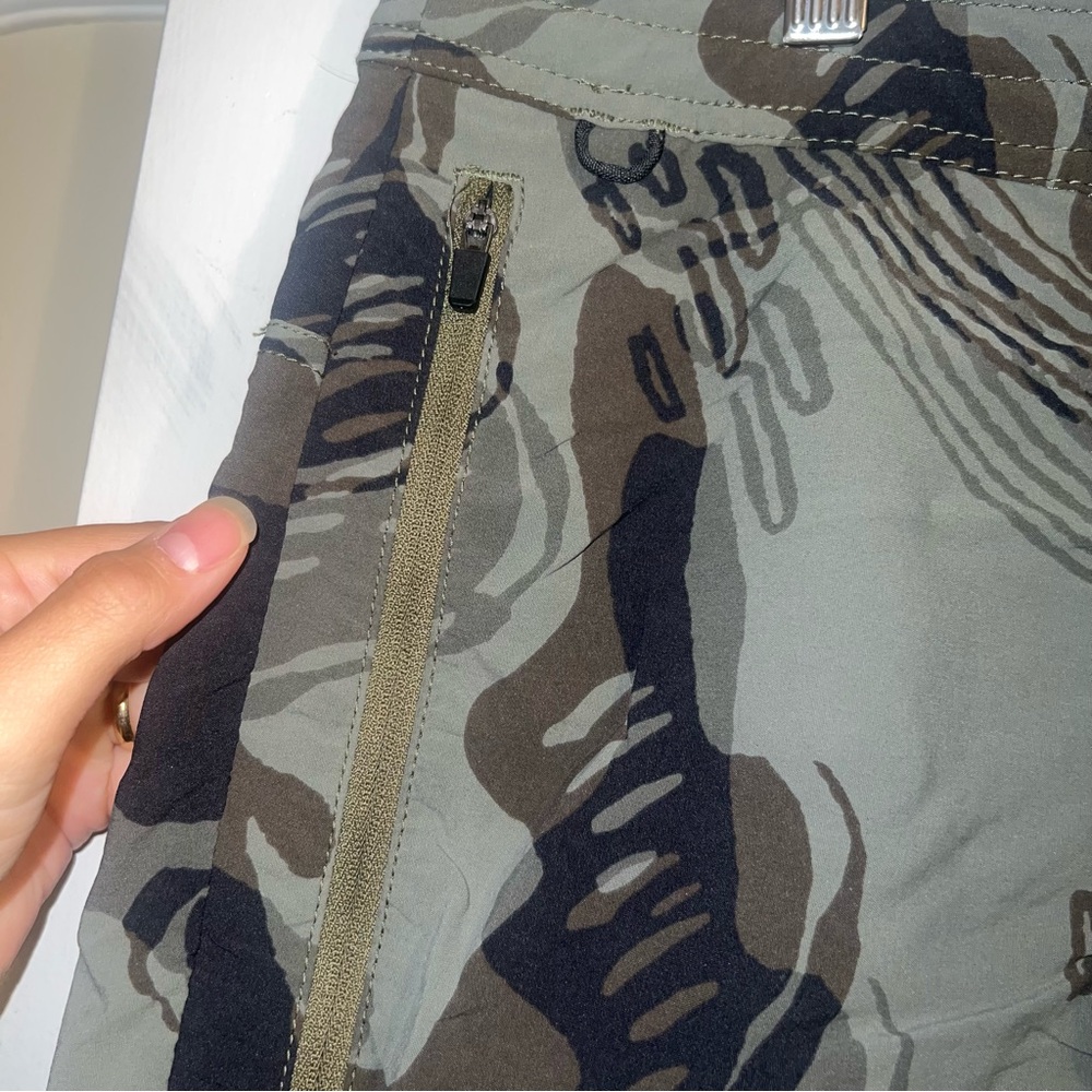 Roark Printed Army Green 5 Pocket Board Shorts Size: 38 Flawed - Picture 4 of 11